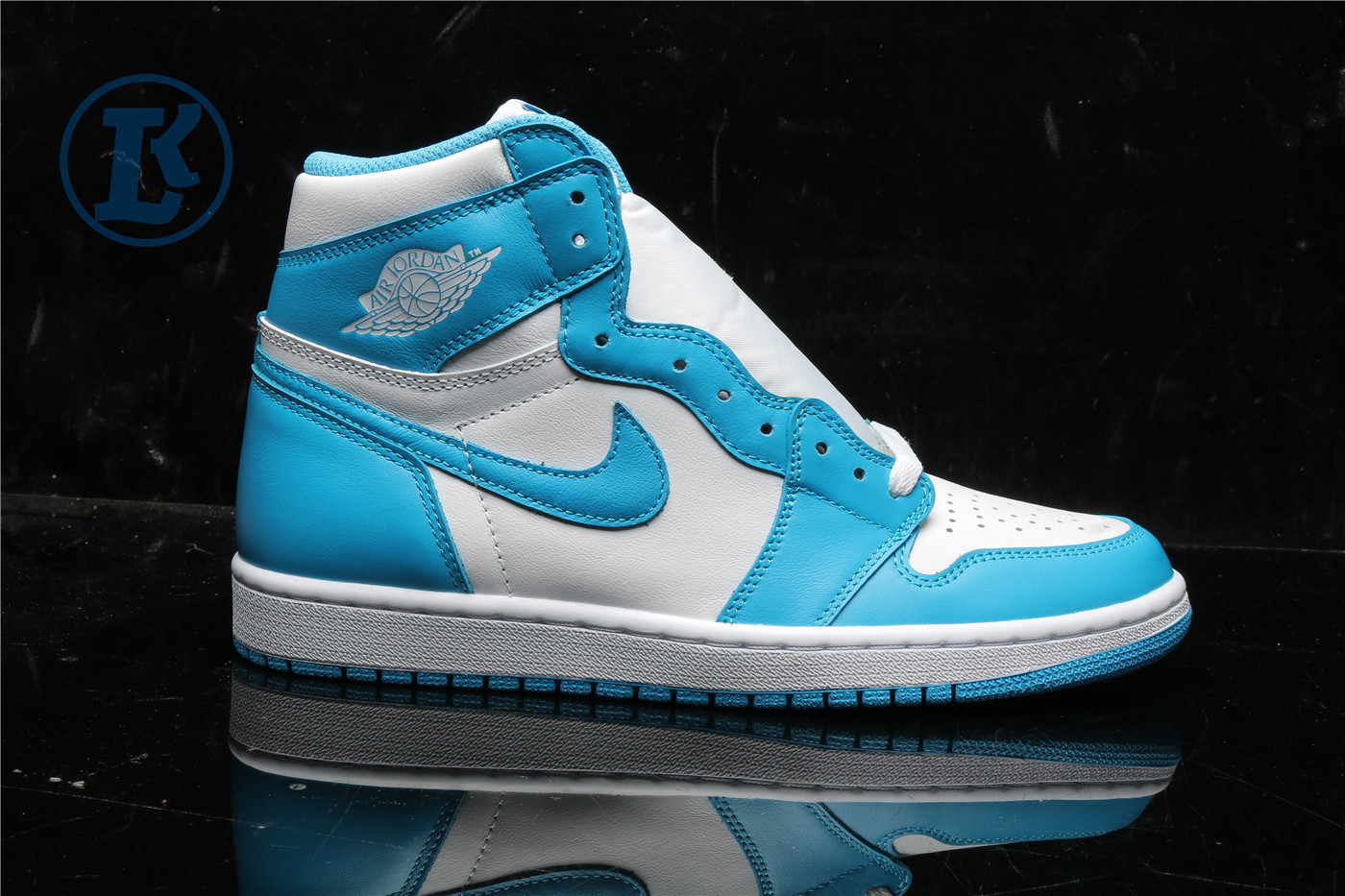 Air Jordan 1 Retro UNC